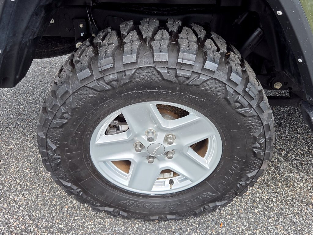 Used 2022 Jeep Gladiator Sport AWD/4WD image 12