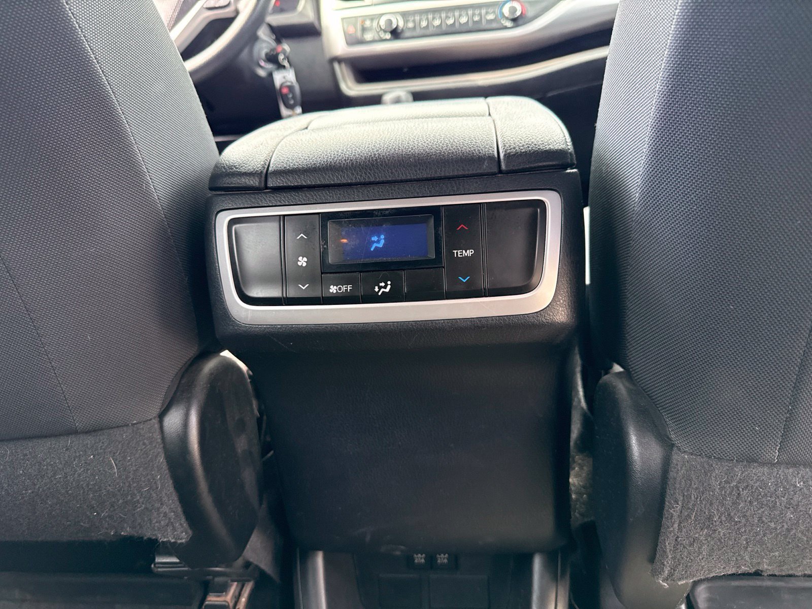 Used 2019 Toyota Highlander LE AWD/4WD image 16