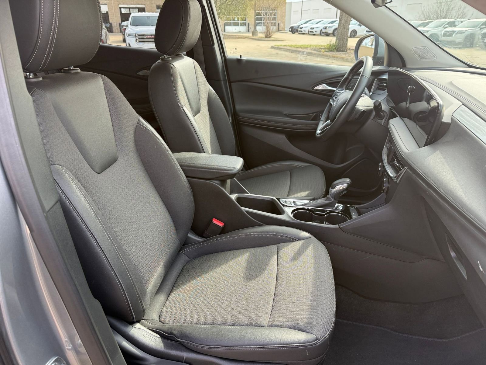 Used 2025 Buick Encore GX Preferred image 37