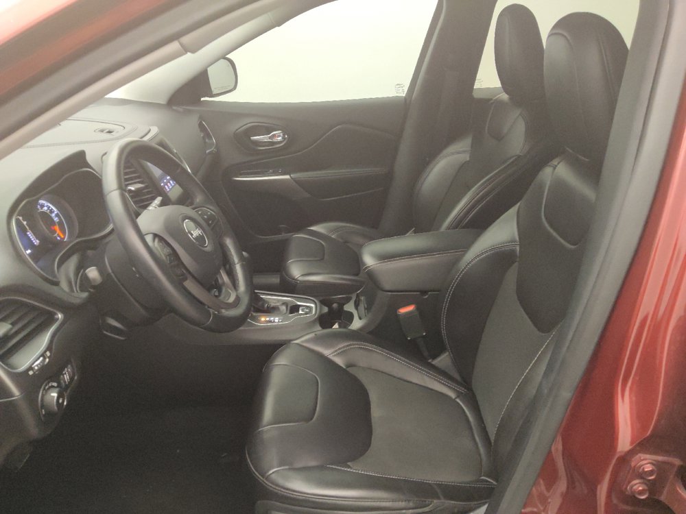 Used 2019 Jeep Cherokee Latitude Plus FWD image 17