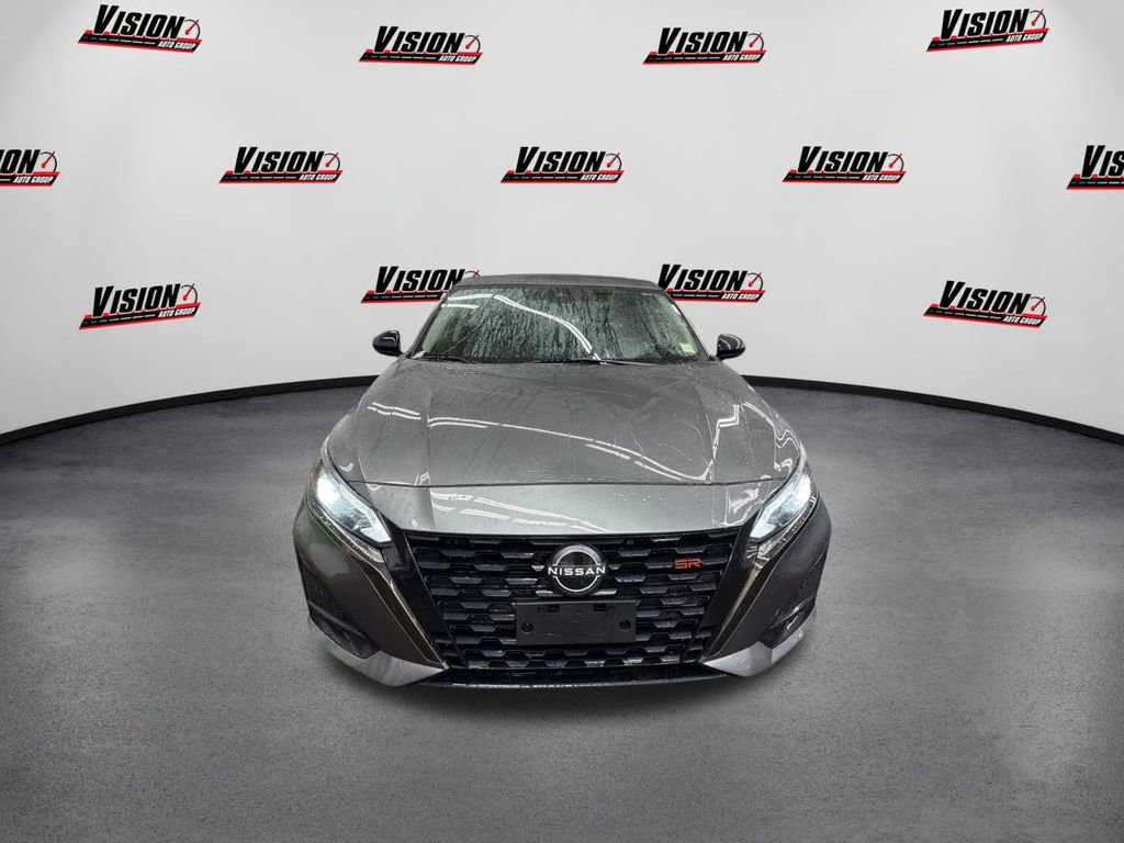 Used 2023 Nissan Altima 2.5 SR video 2
