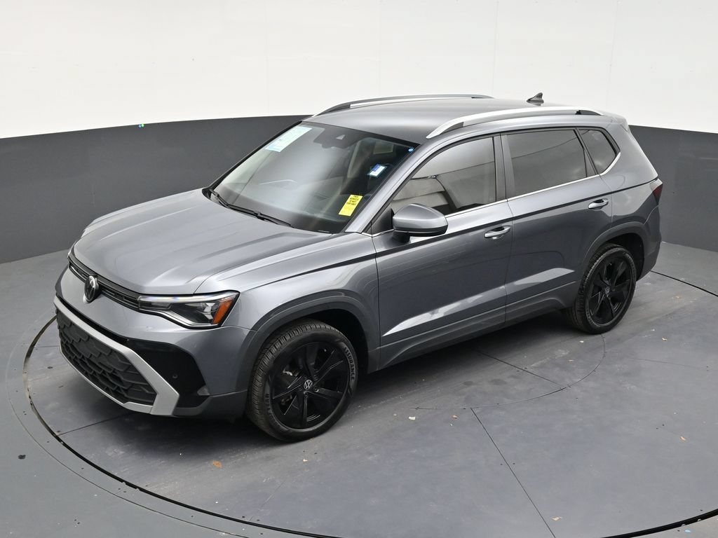 Used 2025 Volkswagen Taos SE FWD image 12
