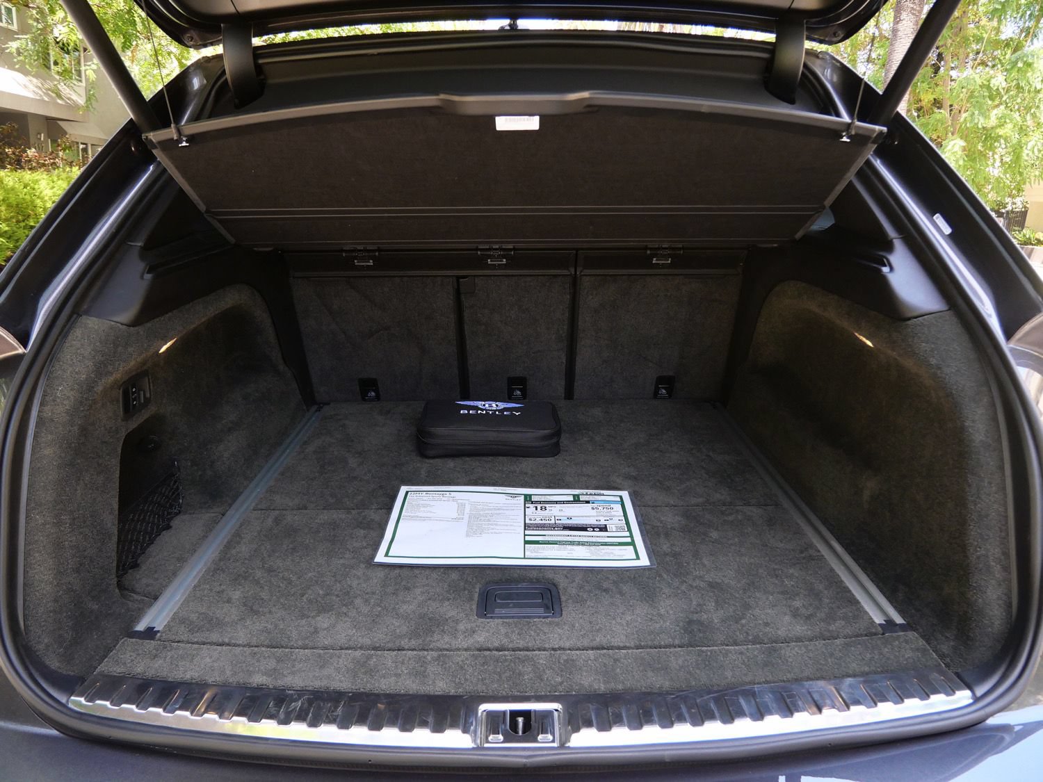 Used 2022 Bentley Bentayga AWD/4WD image 21