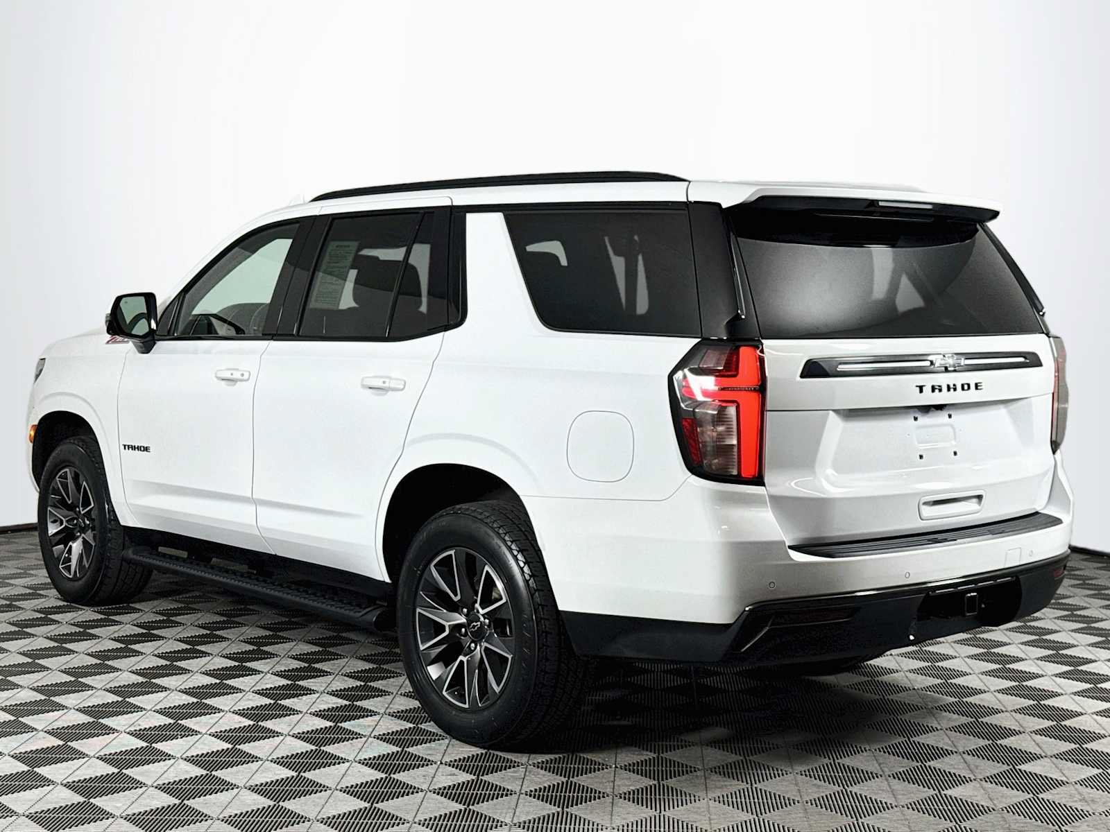 Used 2021 Chevrolet Tahoe Z71 w/ Z71 Signature Package AWD/4WD image 7