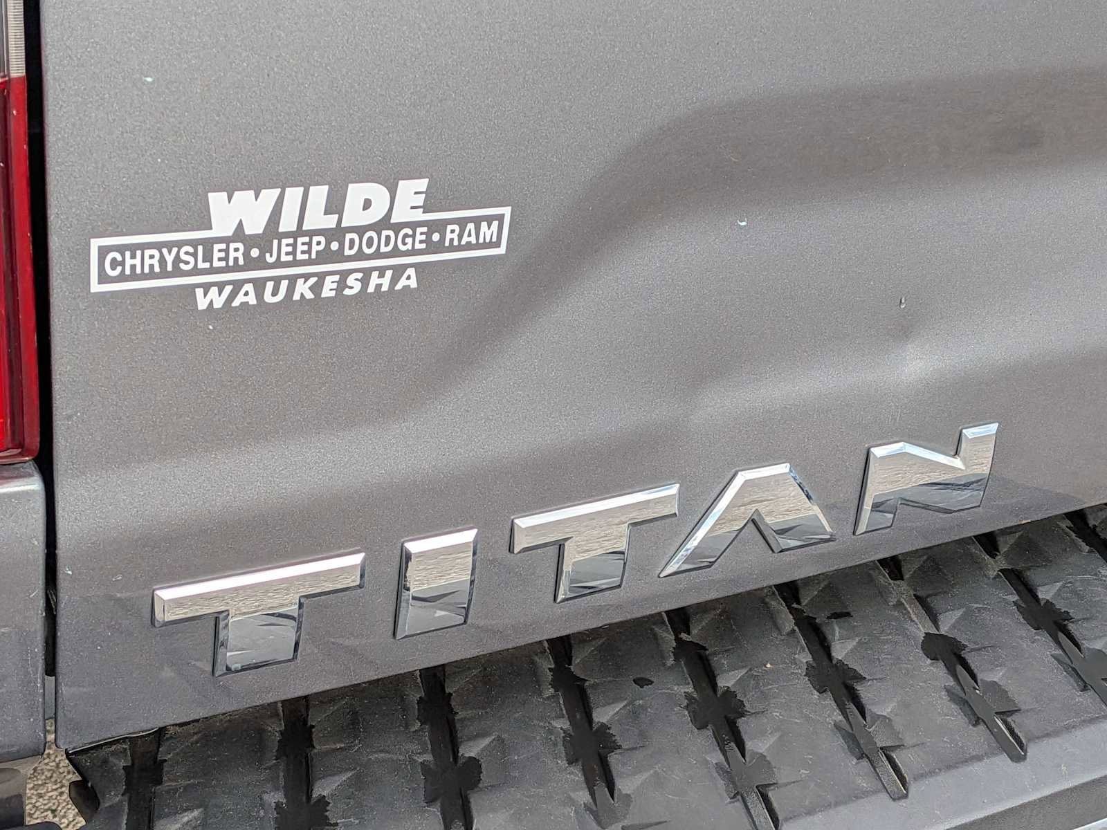 Used 2018 Nissan Titan SV image 12