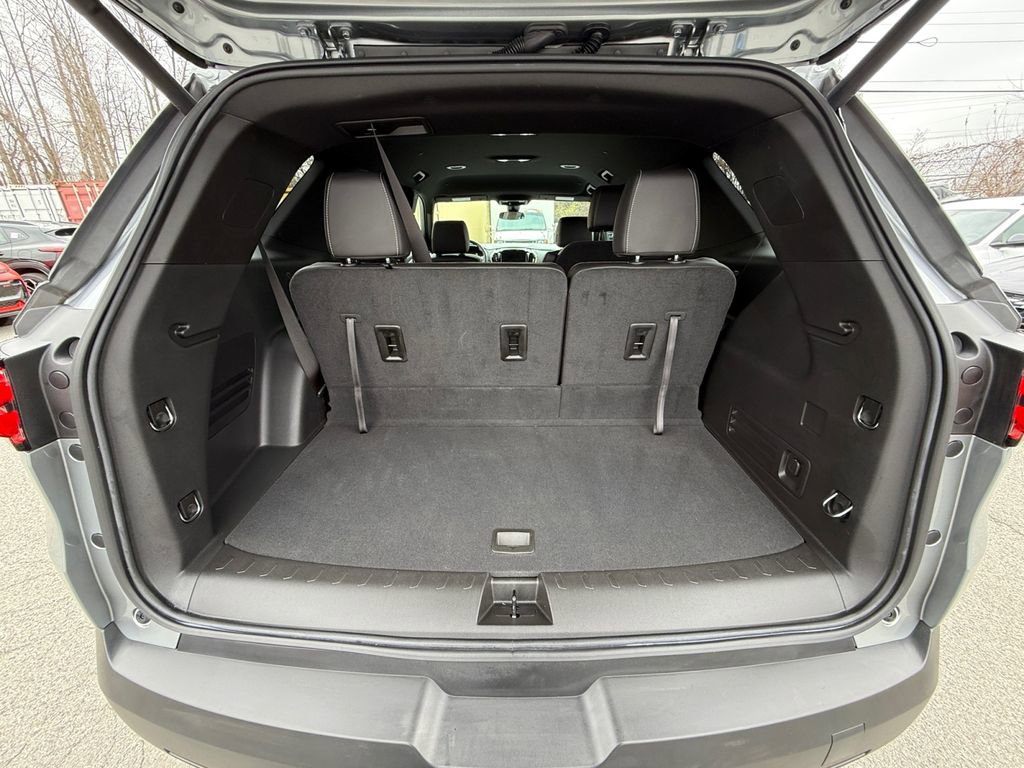 Used 2024 Chevrolet Traverse LT image 25