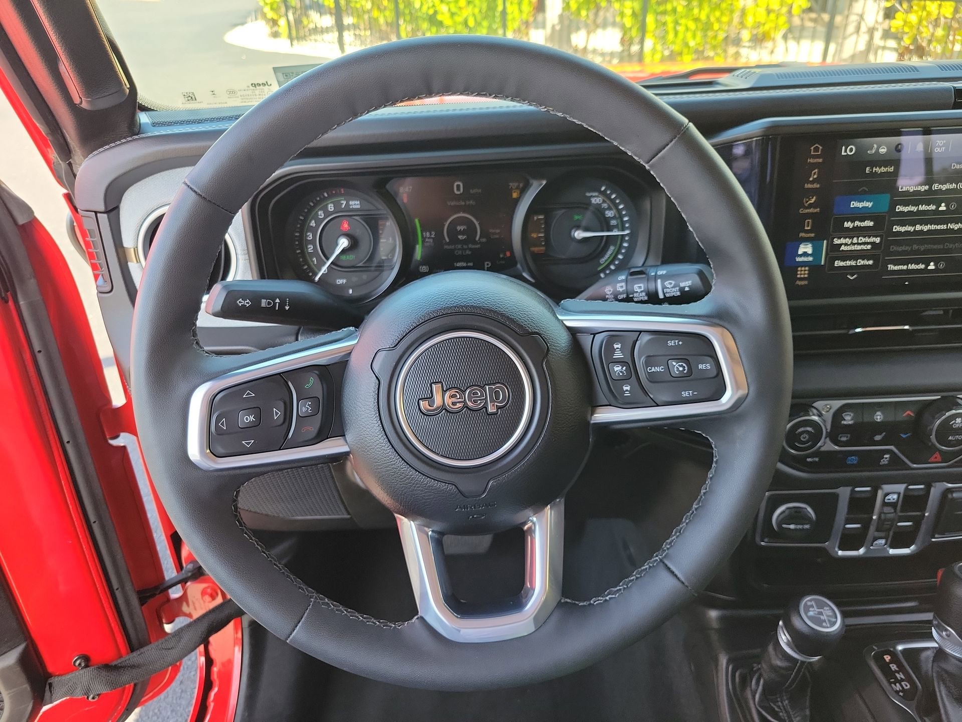 Used 2025 Jeep Wrangler Unlimited Sahara w/ Safety Group AWD/4WD image 33