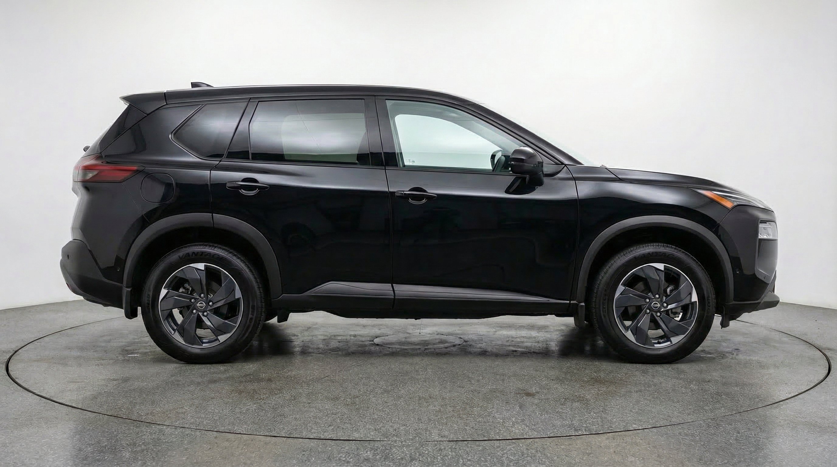 Used 2025 Nissan Rogue SV AWD/4WD image 11