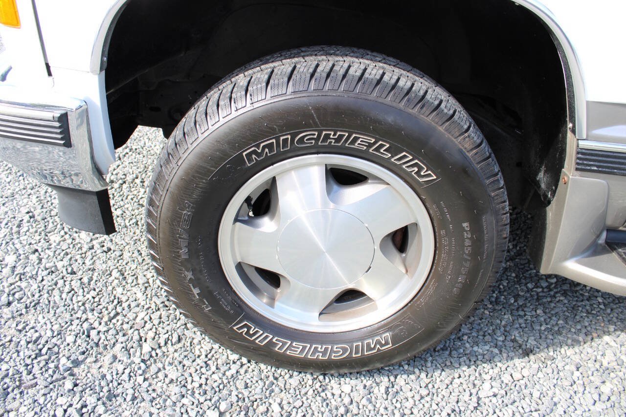 Used 1999 GMC Suburban 4WD w/ Marketing Opt Pkg 3 image 35