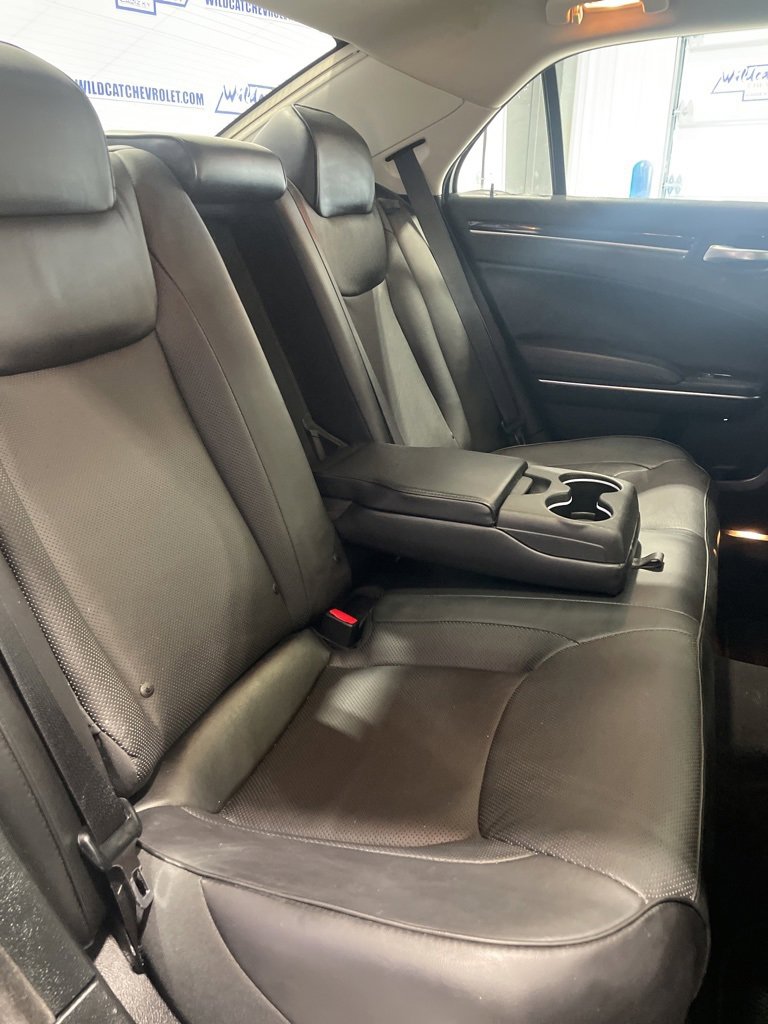 Used 2017 Chrysler 300 C image 43