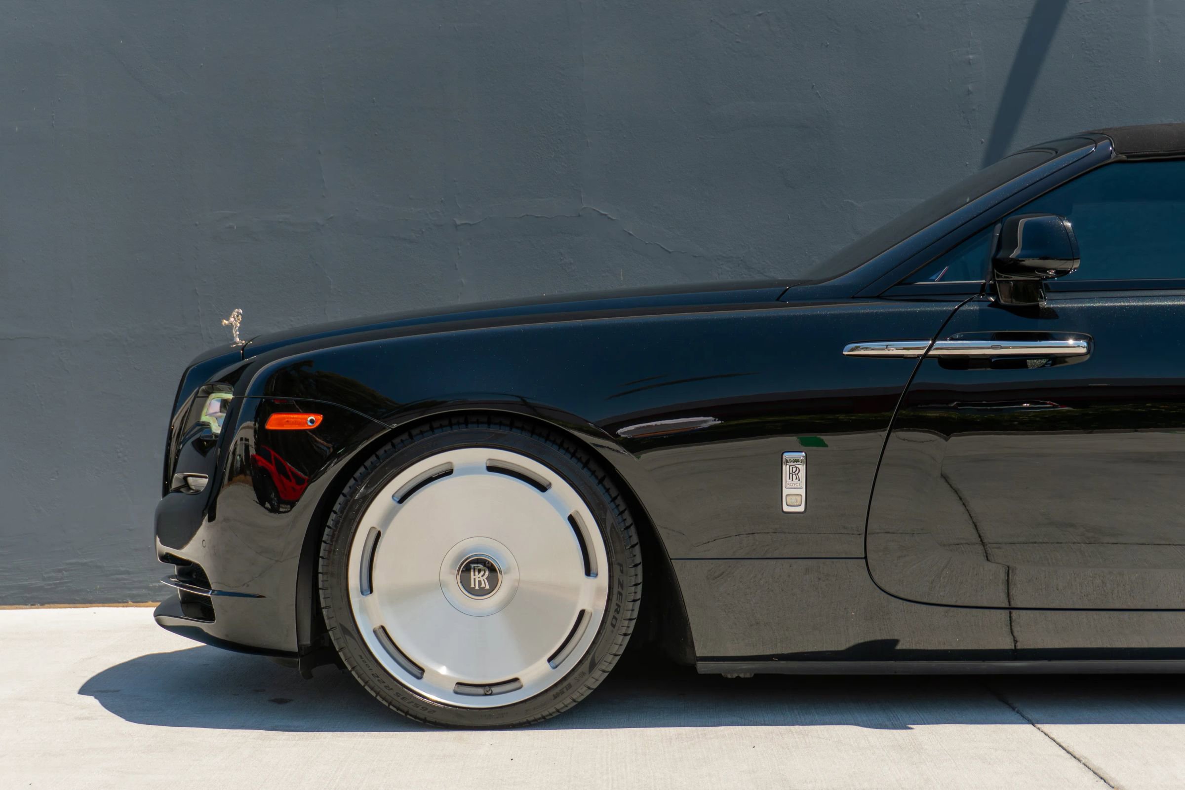 Used 2019 Rolls-Royce Dawn RWD image 21