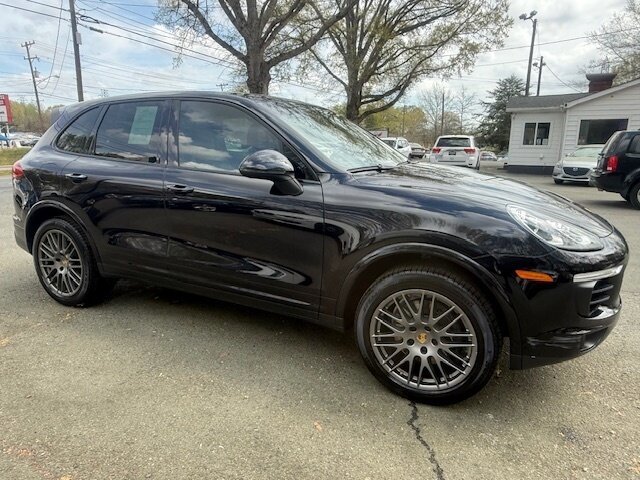 Used 2017 Porsche Cayenne Platinum Edition AWD/4WD image 3