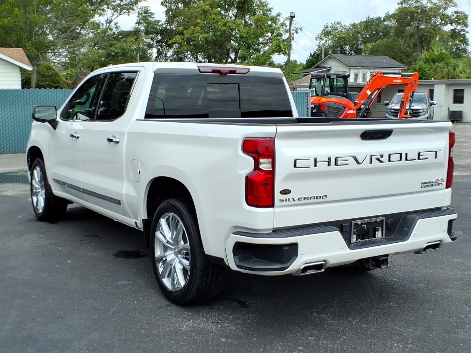 Used 2024 Chevrolet Silverado 1500 High Country w/ Technology Package AWD/4WD image 3