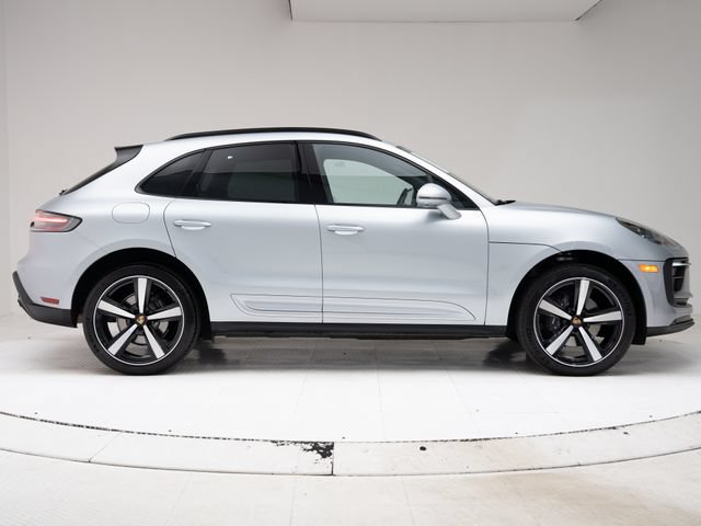 Certified 2026 Porsche Macan AWD/4WD image 4