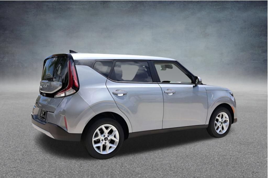 Used 2025 Kia Soul LX w/ LX Technology Package FWD image 8