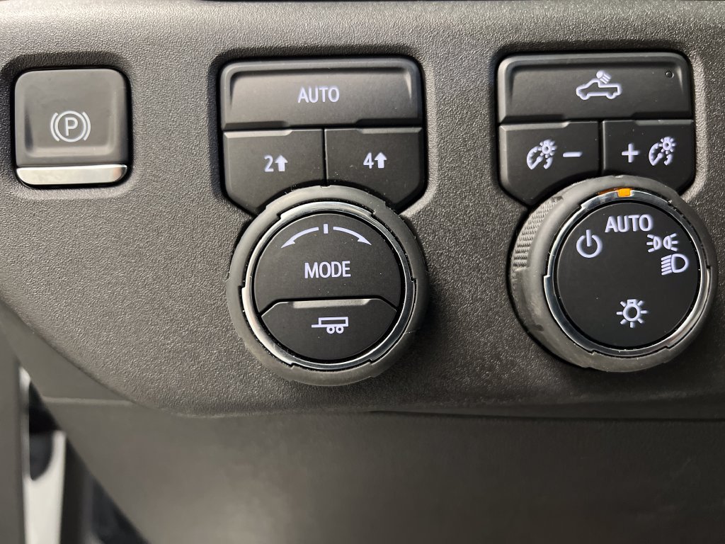 Used 2025 Chevrolet Silverado 1500 LT AWD/4WD image 42