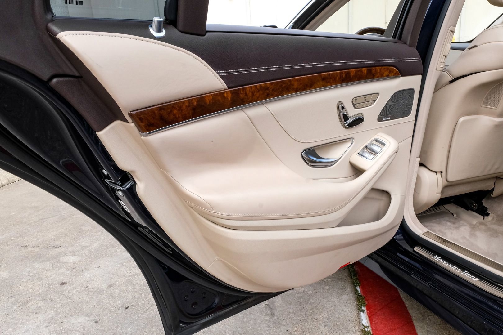 Used 2015 Mercedes-Benz S 550 Sedan w/ Sport Package image 47