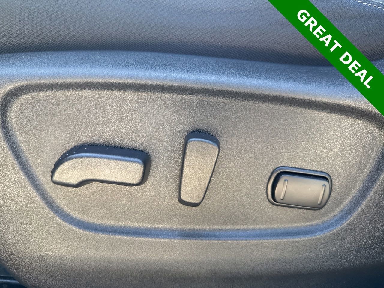 Used 2019 Nissan Rogue SV w/ Premium Package image 18