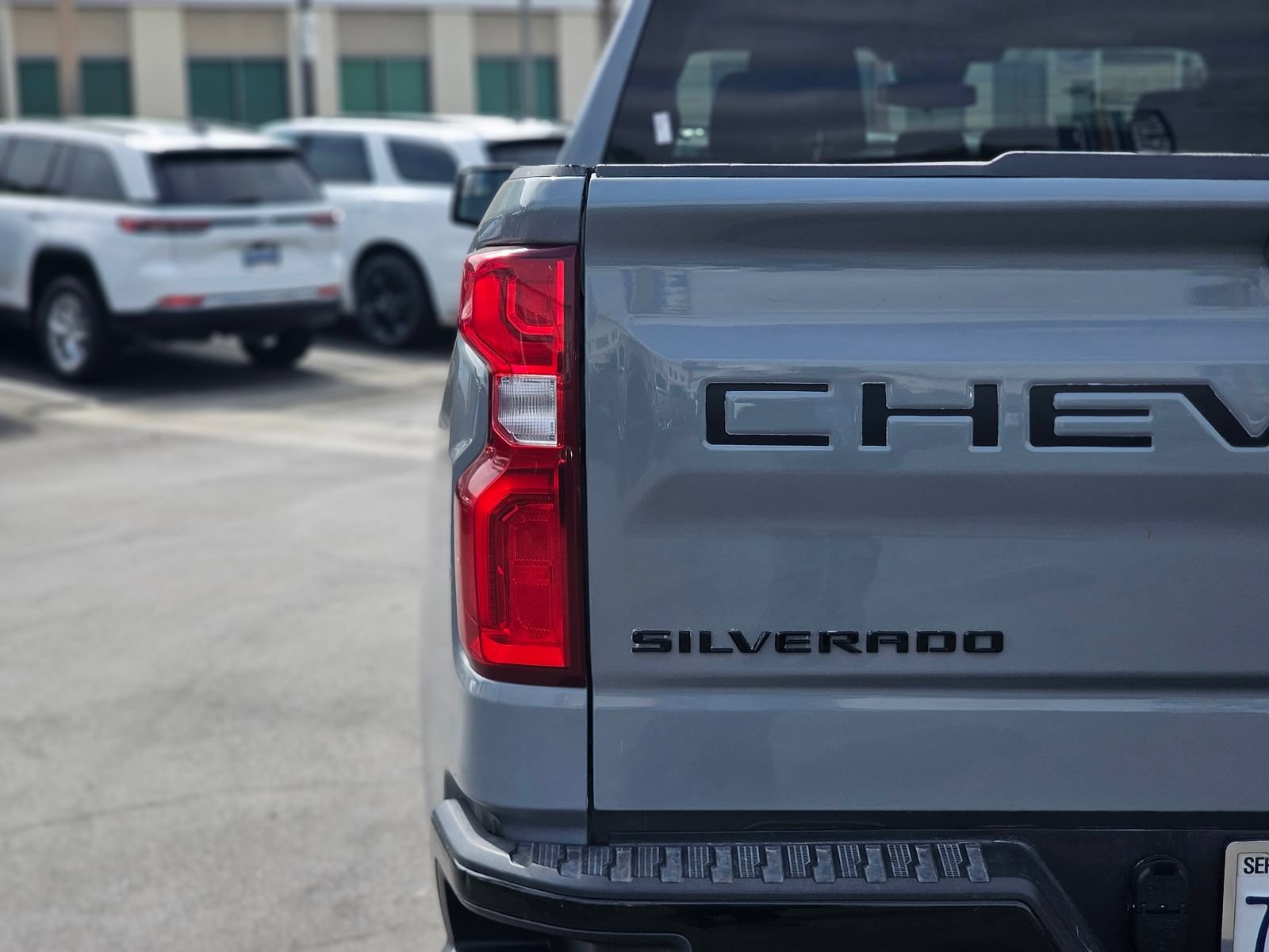 Used 2024 Chevrolet Silverado 1500 LT Trail Boss w/ LPO, Dark Essentials Package AWD/4WD image 9
