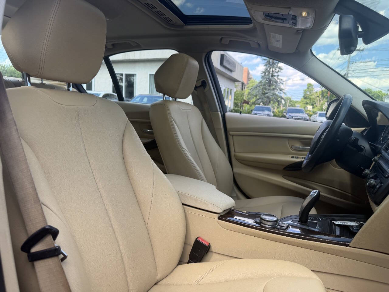 Used 2014 BMW 320i xDrive Sedan AWD/4WD image 27