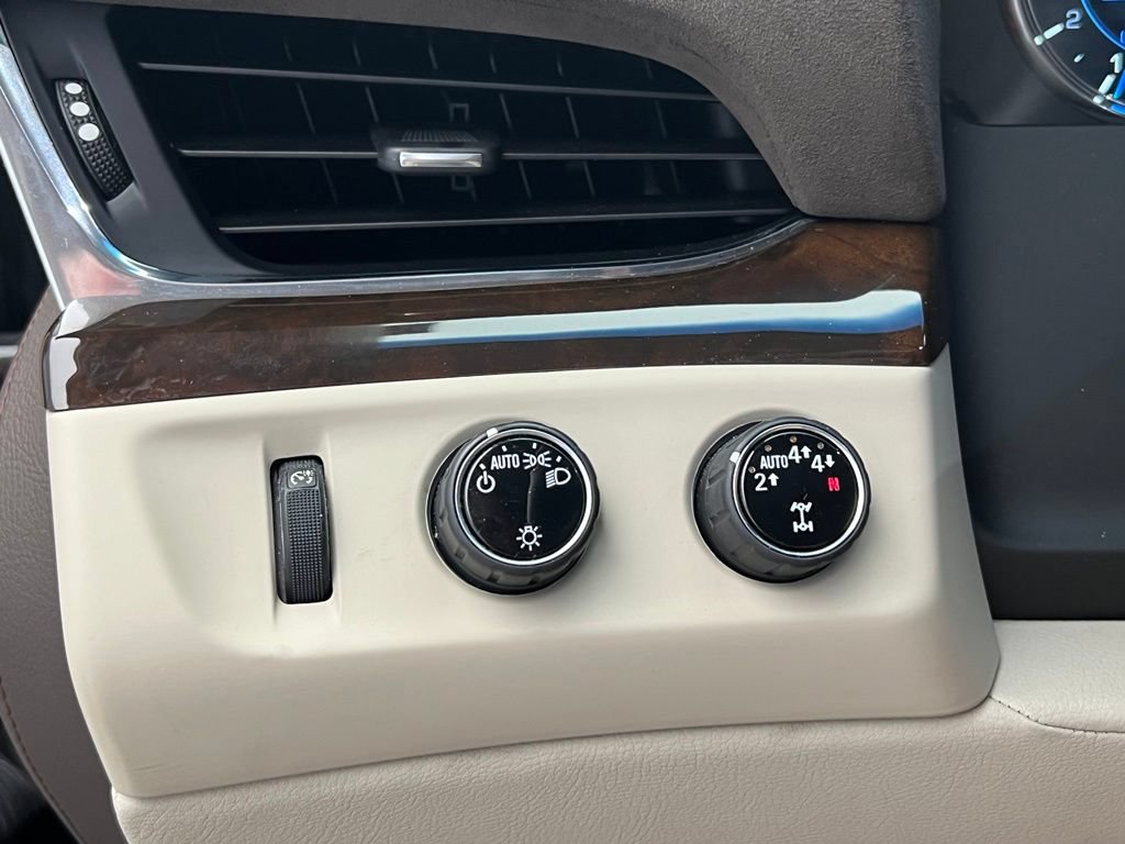 Used 2017 Cadillac Escalade Luxury AWD/4WD image 23