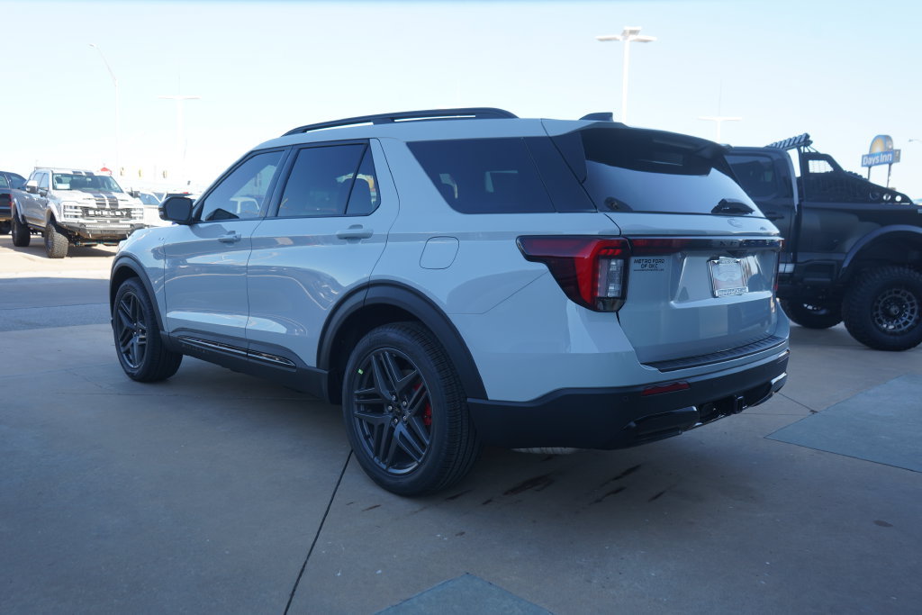 New 2027 Ford Explorer ST-Line w/ Premium Package RWD image 12