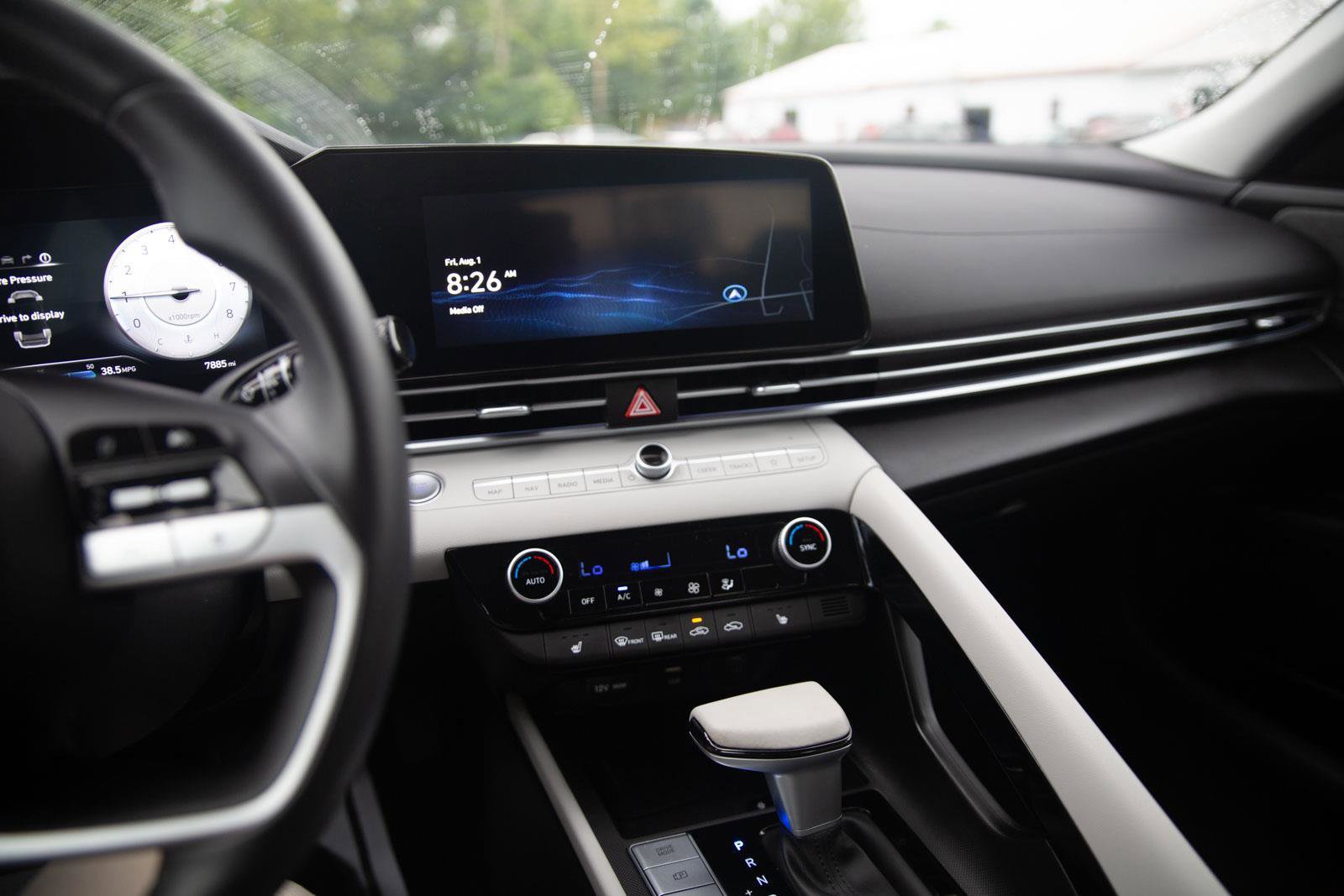 Used 2025 Hyundai Elantra Limited image 14