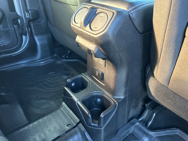 Used 2018 Jeep Wrangler Unlimited Sahara image 16