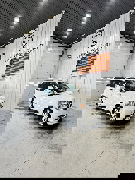 Used 2013 Chrysler Town & Country Touring image 1