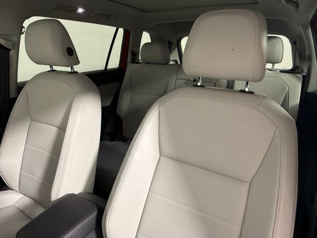Used 2018 Volkswagen Tiguan SE w/ Panoramic Sunroof Package FWD image 31