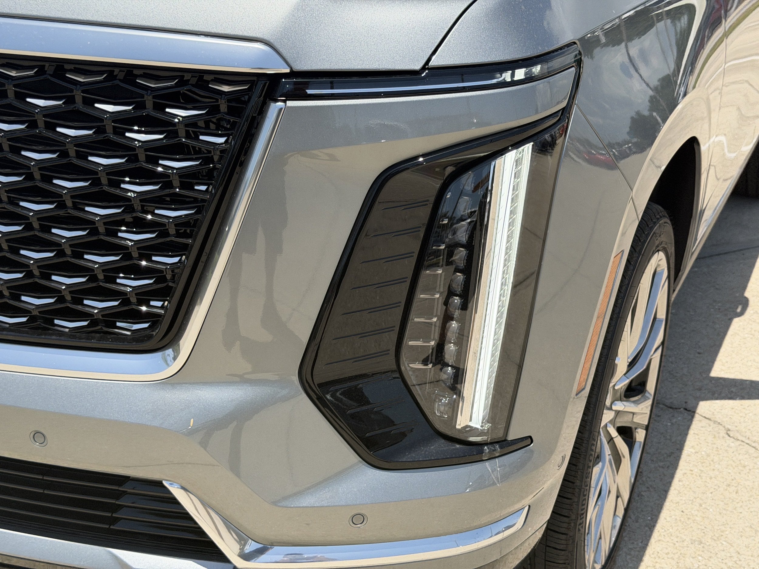 New 2026 Cadillac Escalade ESV Luxury w/ Touring Package AWD/4WD image 9