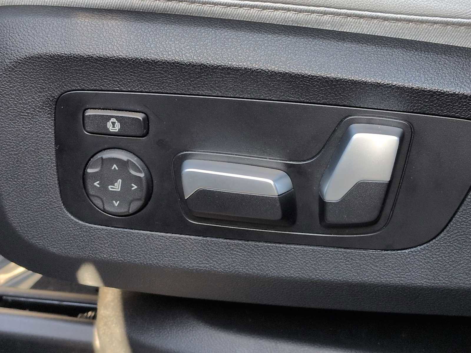 Used 2024 BMW X5 xDrive40i w/ Parking Assistance Package image 17