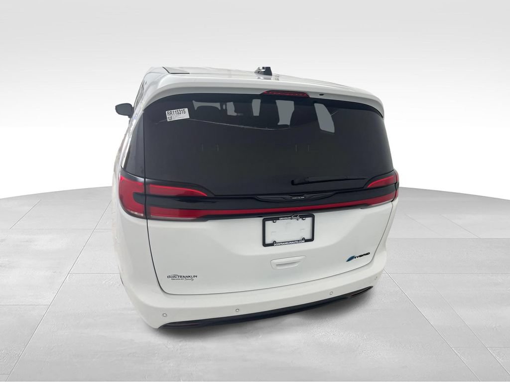 Used 2024 Chrysler Pacifica Limited FWD image 4