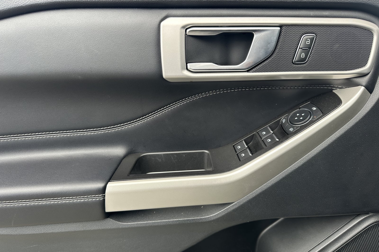 Used 2022 Ford Explorer XLT RWD image 10