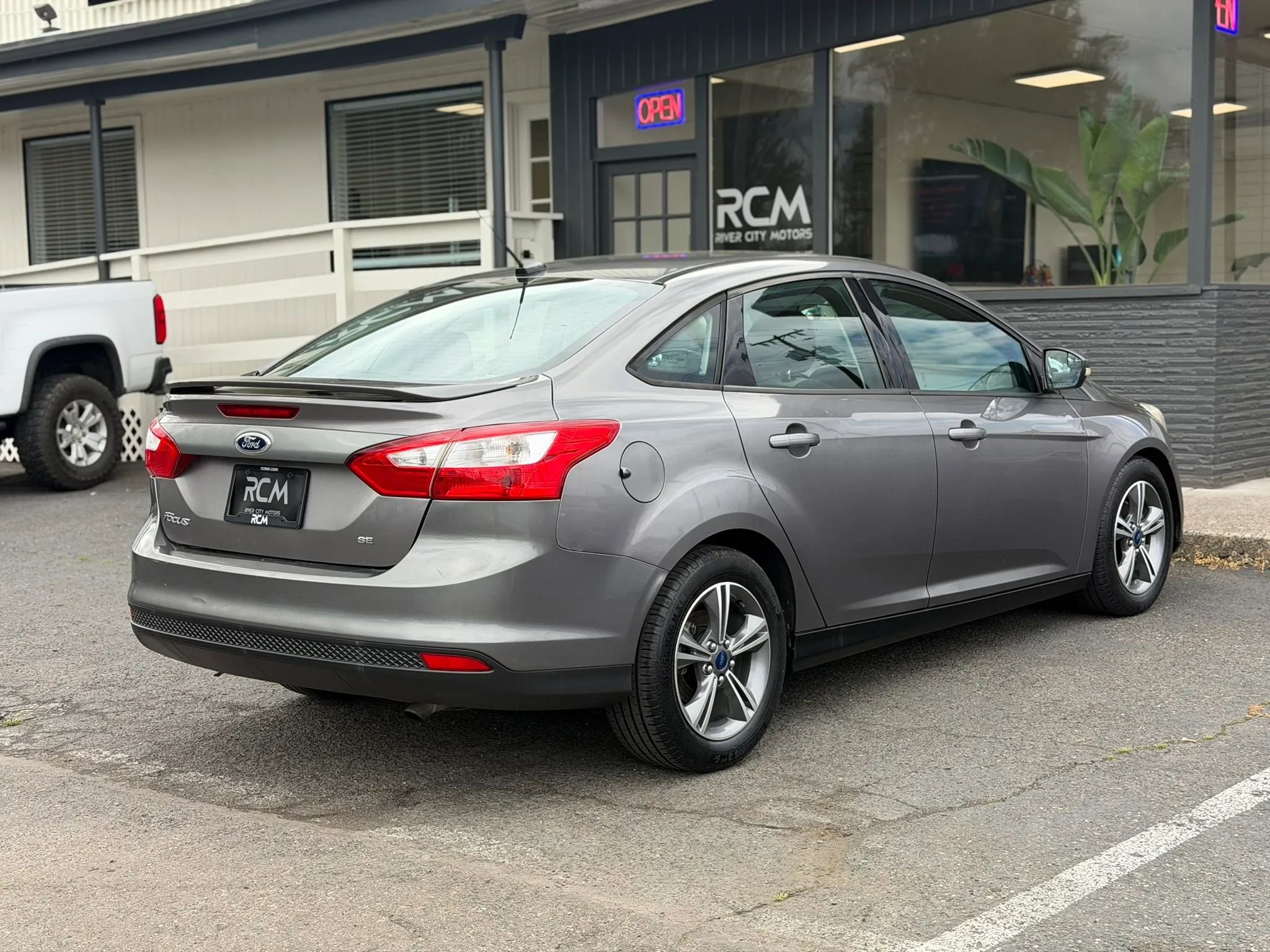 Used 2014 Ford Focus SE w/ SE Sport Package FWD image 5