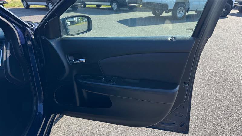 Used 2014 Chrysler 200 LX FWD image 31