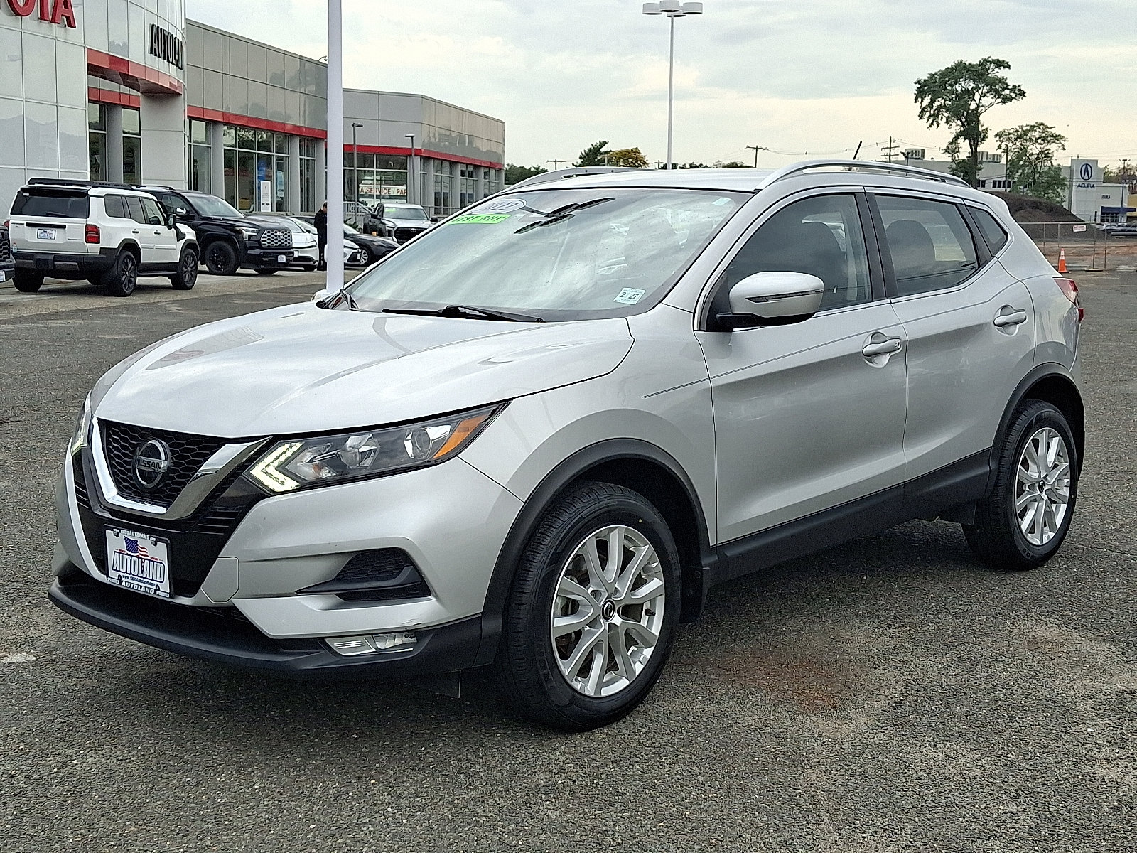 Used 2022 Nissan Rogue Sport SV AWD/4WD image 3