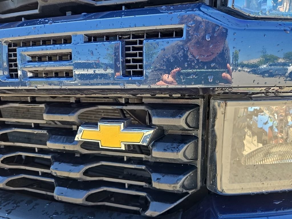 Used 2020 Chevrolet Silverado 1500 Custom w/ Custom Value Package AWD/4WD image 13