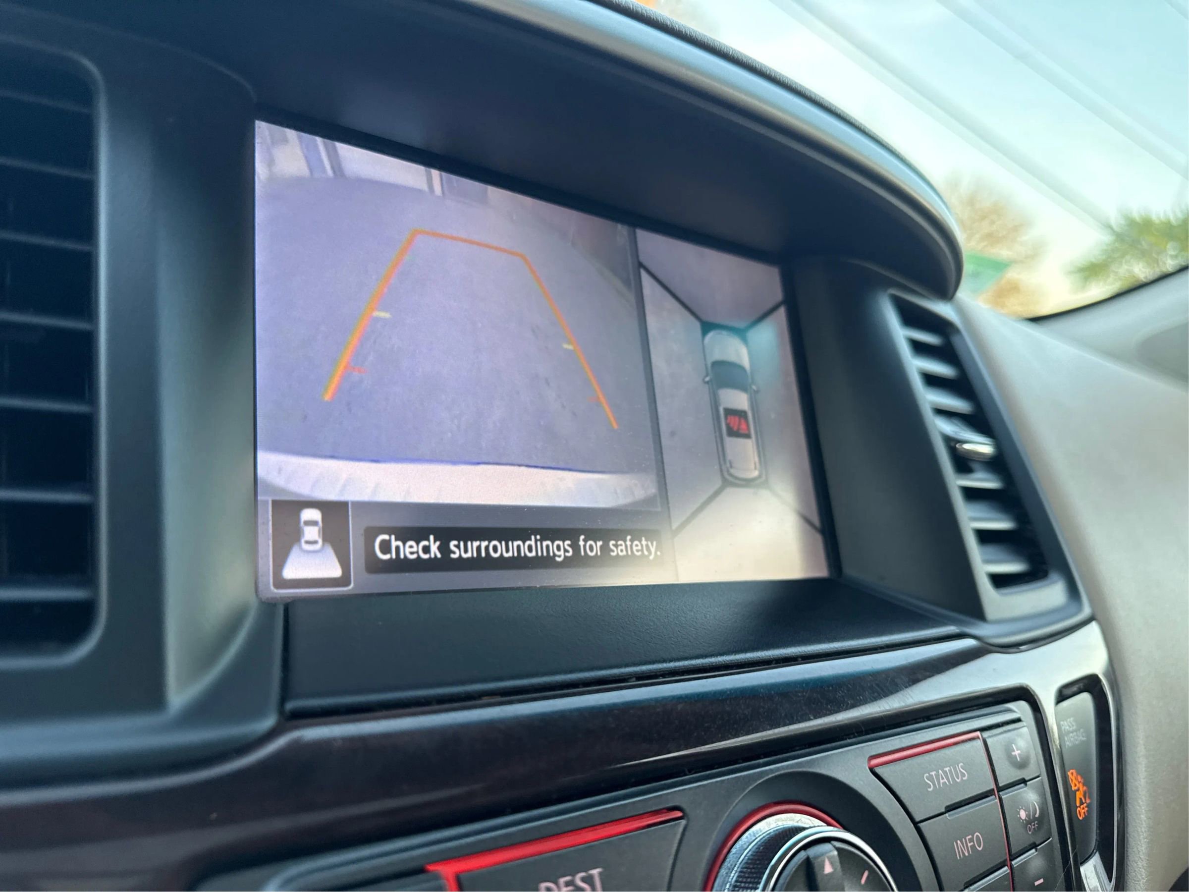 Used 2015 Nissan Pathfinder Platinum AWD/4WD image 25