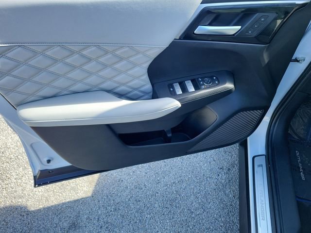 Used 2024 Mitsubishi Outlander SEL image 23