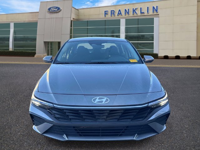 Used 2024 Hyundai Elantra SEL FWD image 2