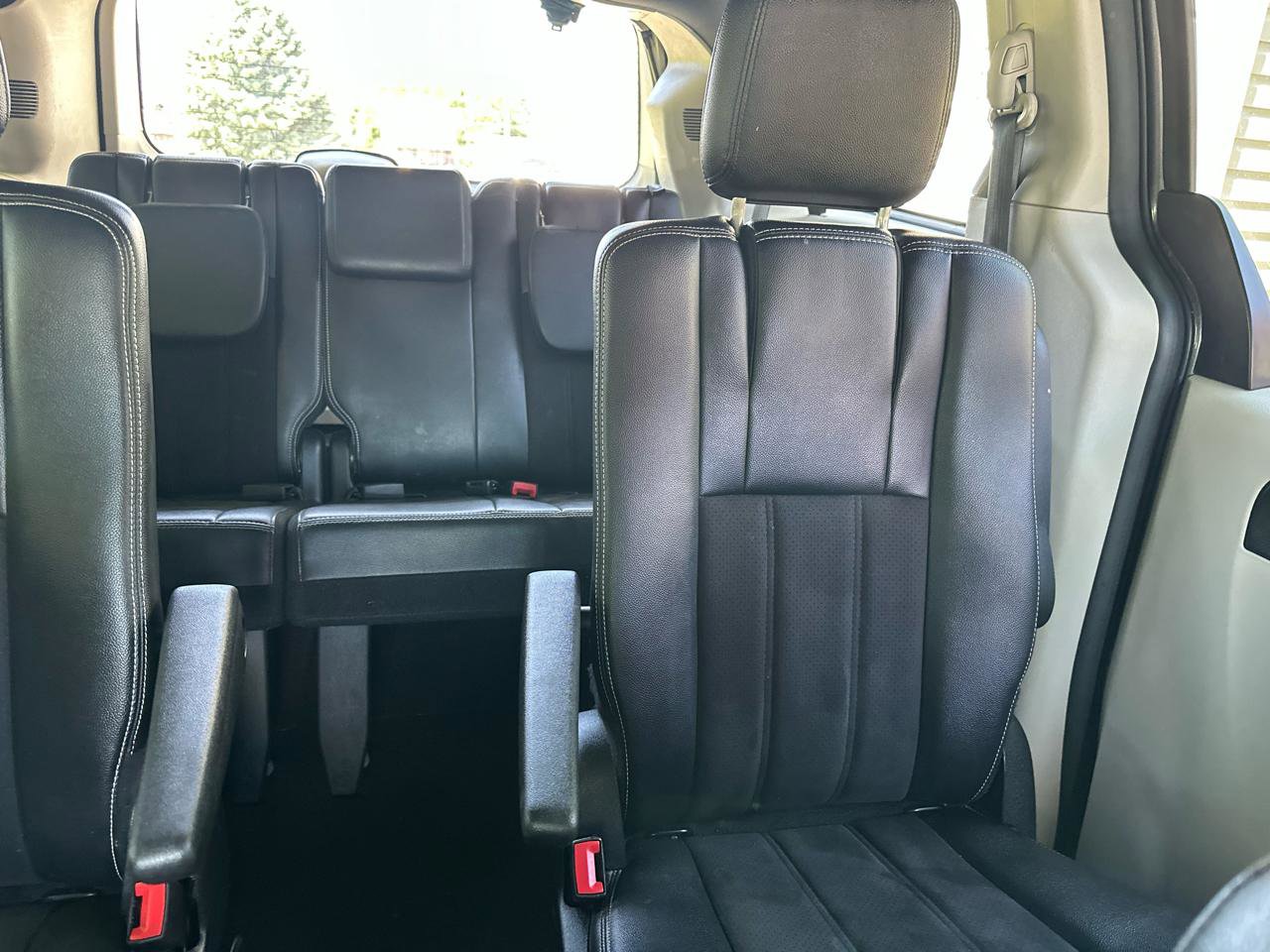 Used 2019 Dodge Grand Caravan SXT FWD image 26