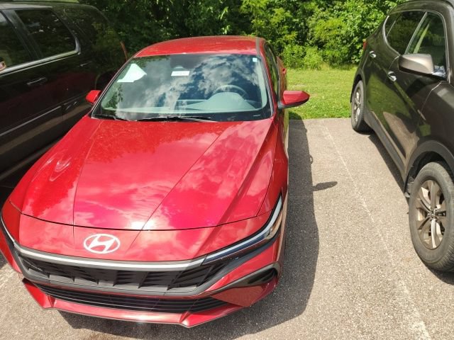 Used 2024 Hyundai Elantra SEL FWD image 11