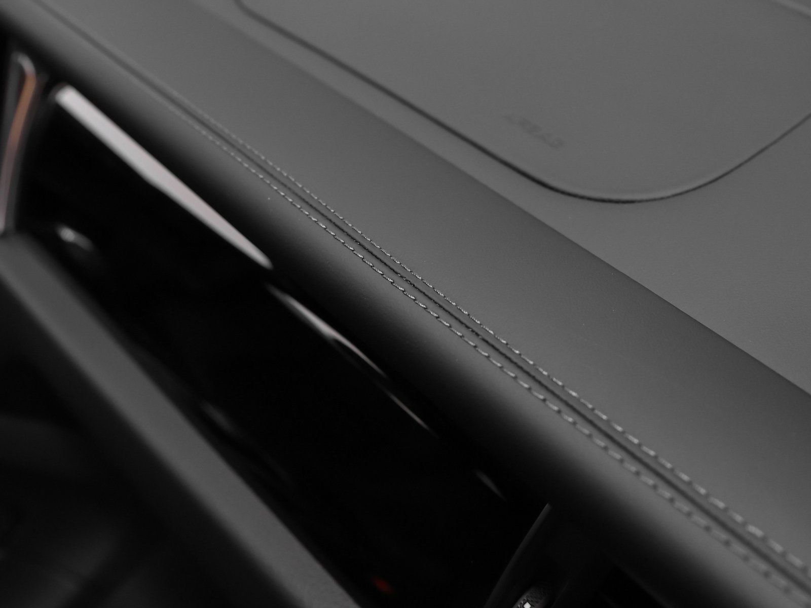 Certified 2026 Porsche Macan image 24