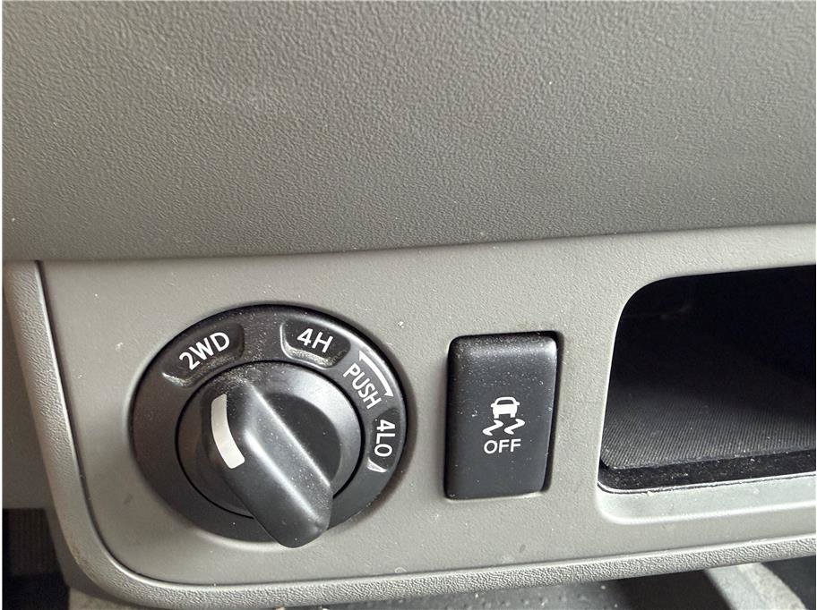 Used 2018 Nissan Frontier SV AWD/4WD image 10