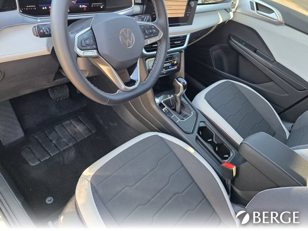 New 2026 Volkswagen Taos SE FWD image 14