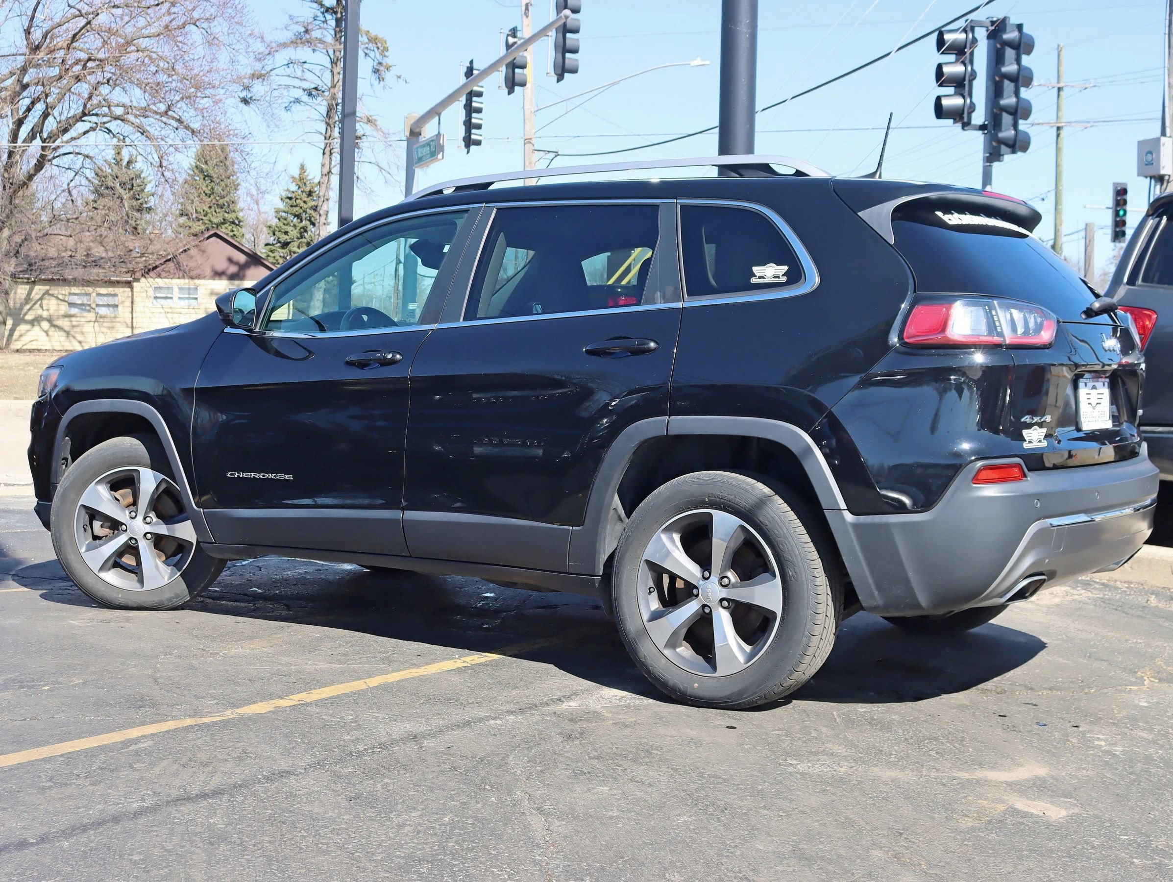 Used 2019 Jeep Cherokee Limited AWD/4WD image 11