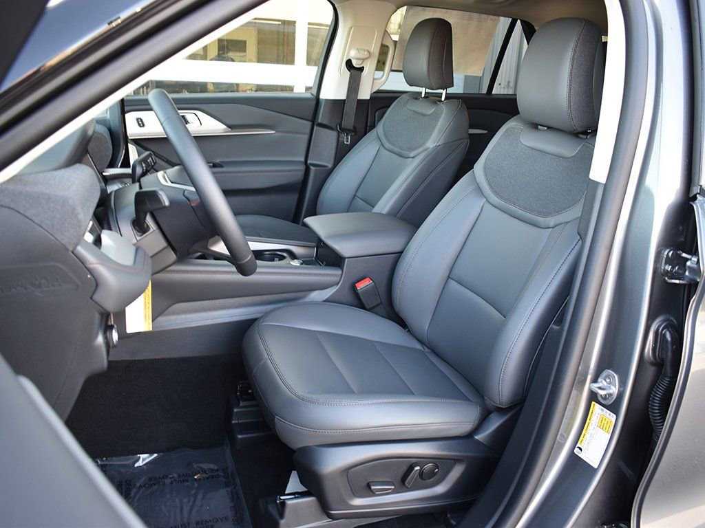 New 2026 Ford Explorer Active w/ Active Comfort Package image 5