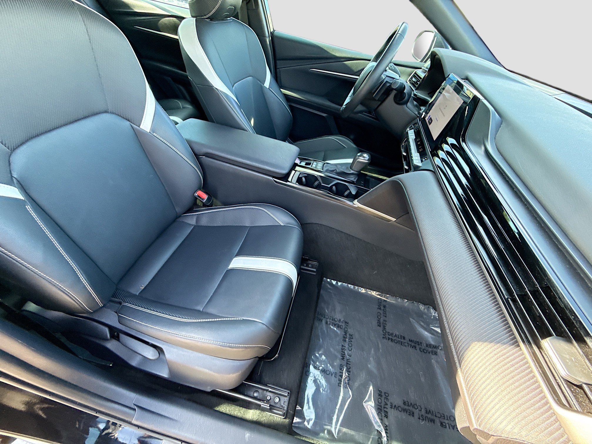 Used 2025 Toyota Camry SE w/ Convenience Package image 14