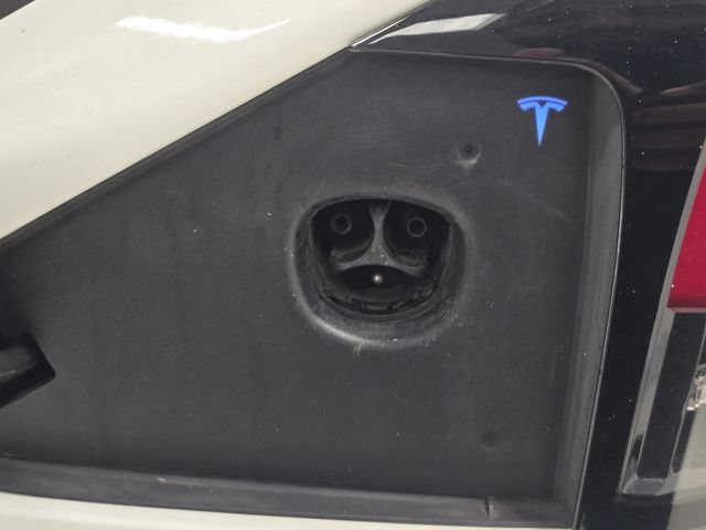 Used 2022 Tesla Model X Plaid AWD/4WD image 6